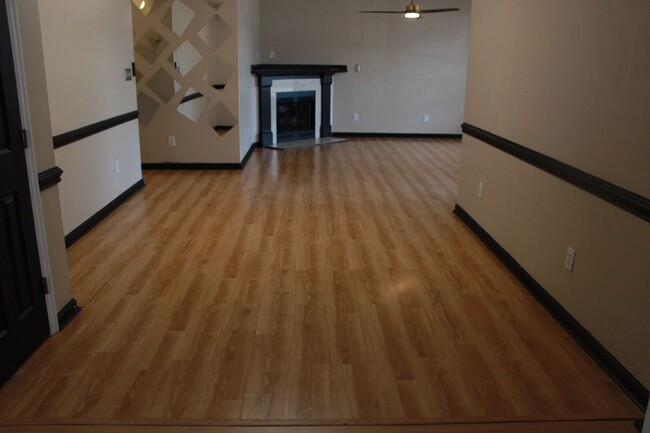 Building Photo - Acorn Ridge