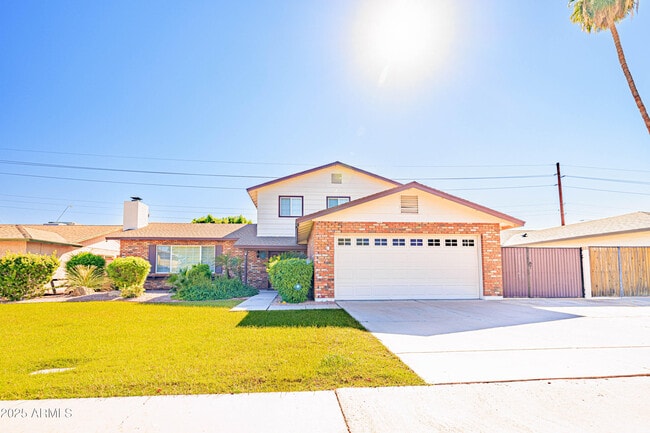 Building Photo - 2547 W Naranja Ave