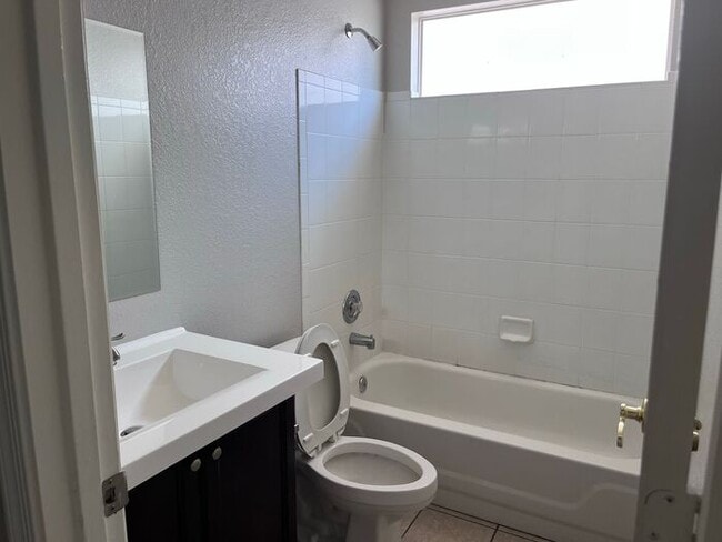 Building Photo - 3 Bed/ 2Bath Single Level Home in Ahwatukee Area