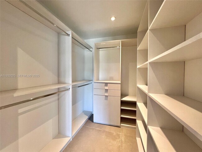 Building Photo - 6815 Edgewater Dr