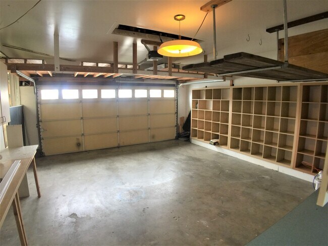 Building Photo - 4 Bed/ 2 Bath House Rental in El Segundo- What to do with all this space?!