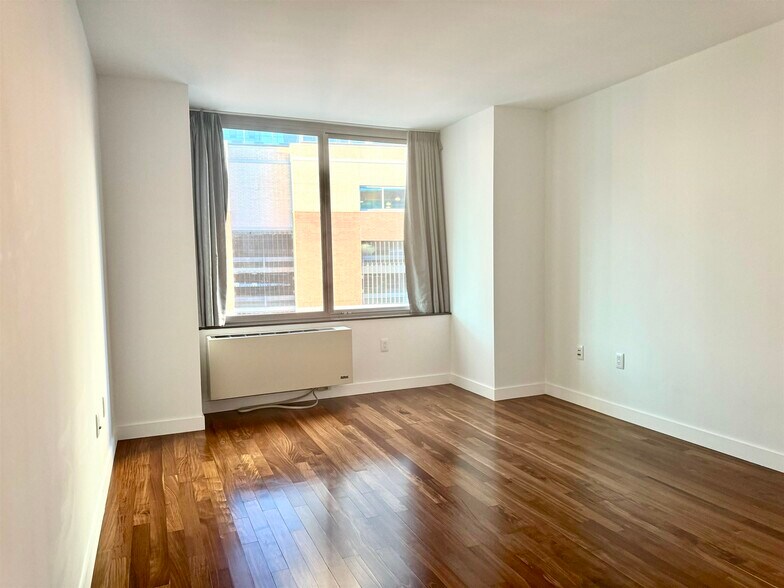 Building Photo - 25 Hudson St