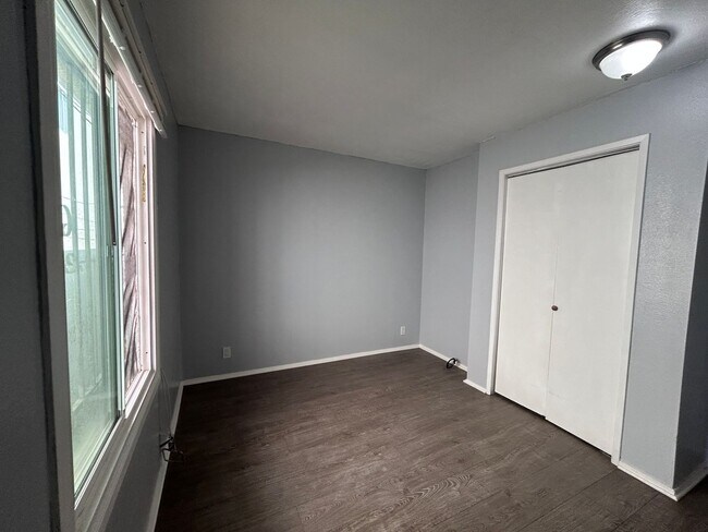 Building Photo - 1434 W 145th St