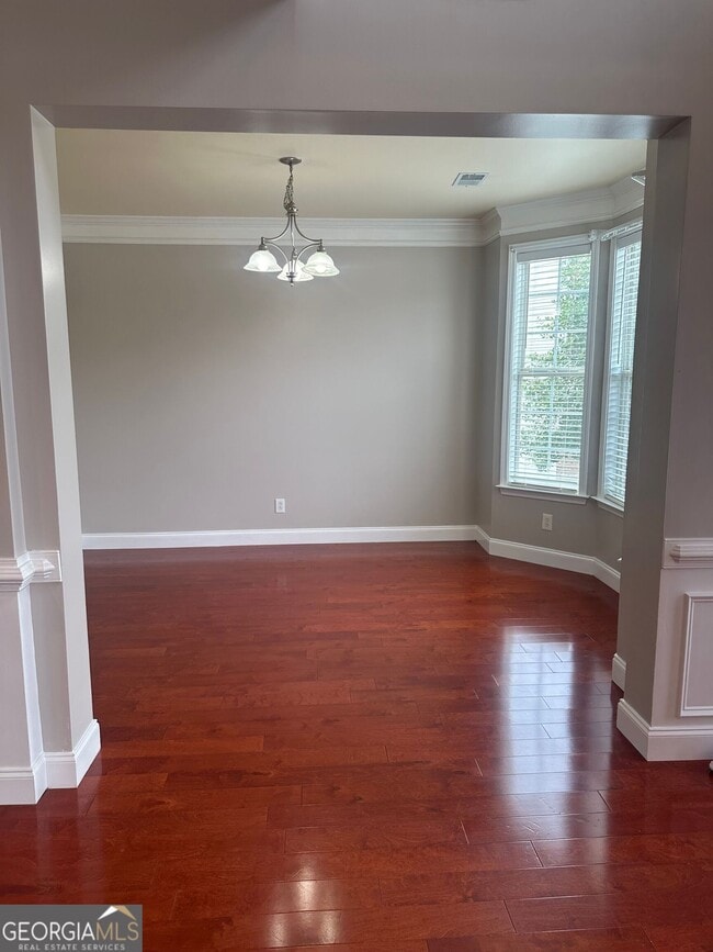 Building Photo - 711 Pine Grove Cir