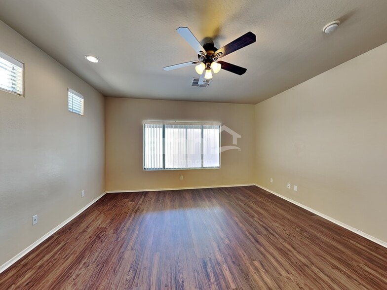 Building Photo - 683 S 221st Dr