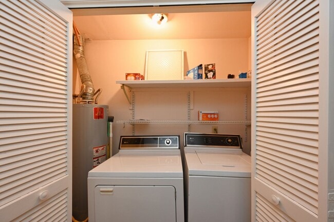 Building Photo - **UPDATED FIRST-FLOOR CONDO IN DESIRABLE P...