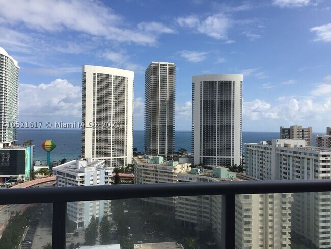 Building Photo - 2600 Hallandale Ave