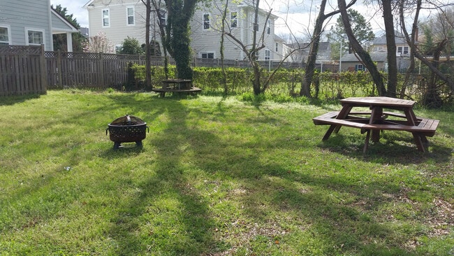 Building Photo - 1 bedroom apartment in EASTPORT!