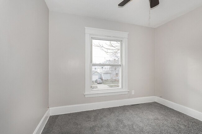 Building Photo - 1025 W 23rd St