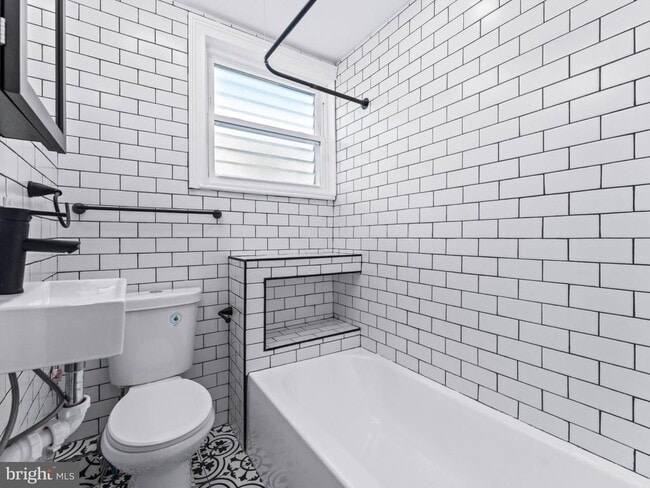 Building Photo - 1839 E Clementine St