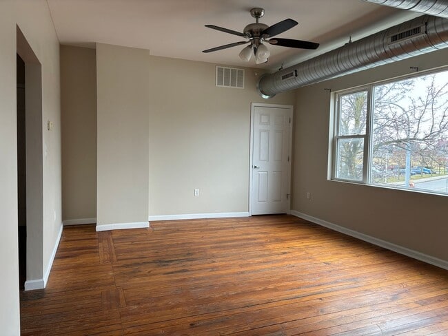 Building Photo - 580 Amherst St