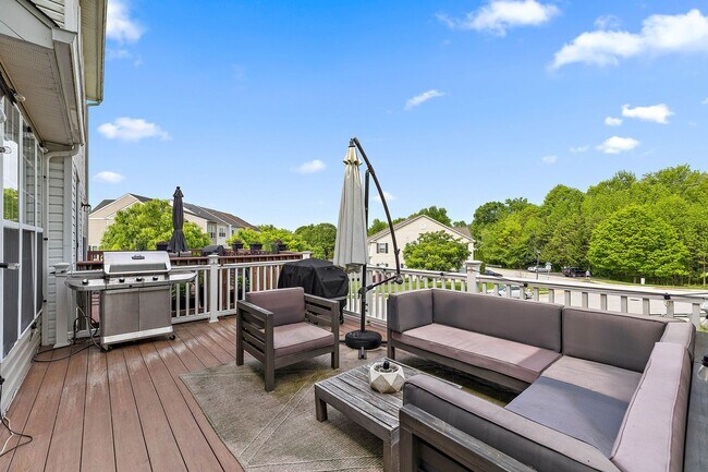 Building Photo - Beautiful Townhome in Ballymeade