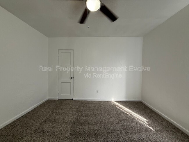 Building Photo - 3422 E Taylor St