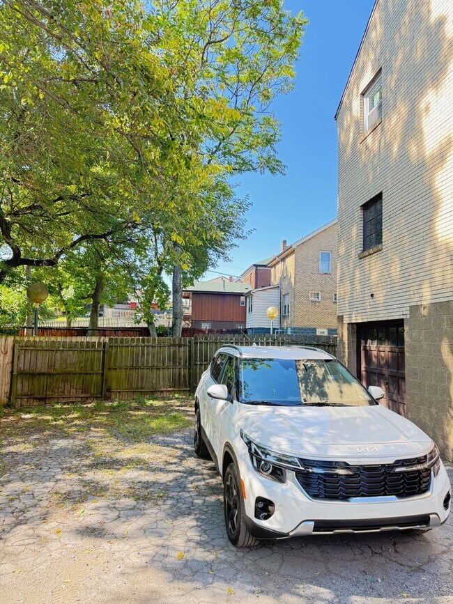 Building Photo - 2125 Pioneer Ave