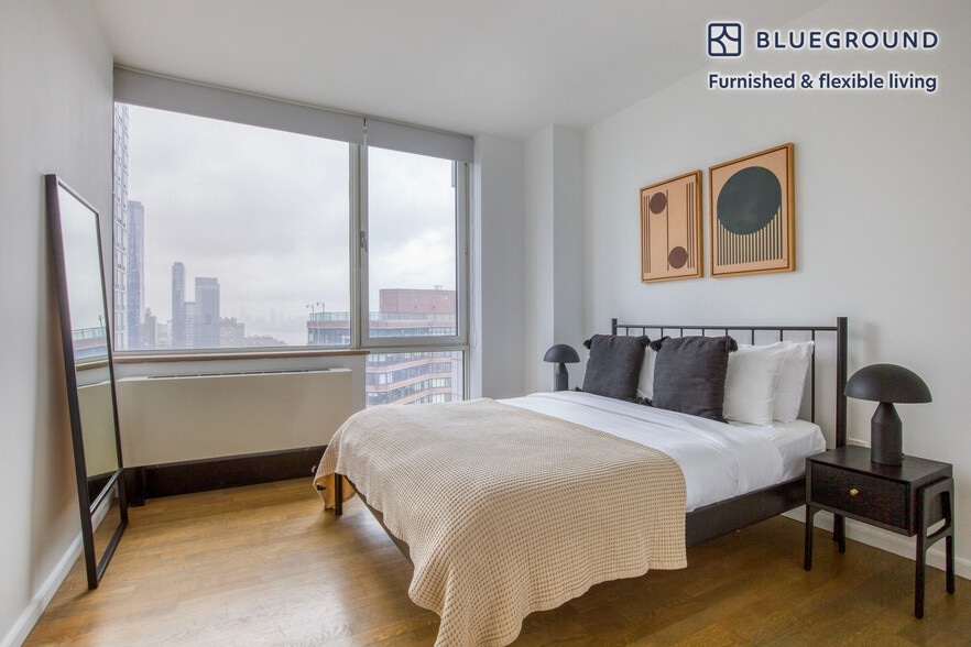 Building Photo - 635 W 42nd St