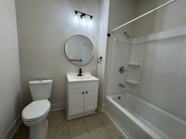 Building Photo - 339 Duplex B 2/1