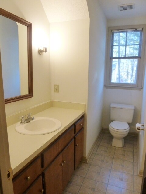Building Photo - Inviting 3br house in Morrisville with woo...