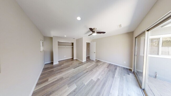 Building Photo - 4BD/2BA, Remodeled Kitchen! Newer Floors!