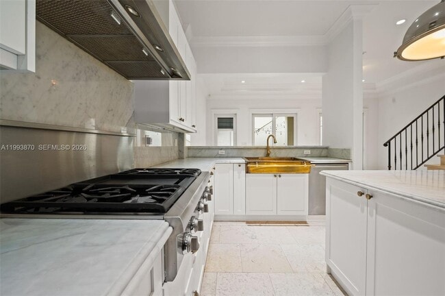 Building Photo - 530 Valencia Ave