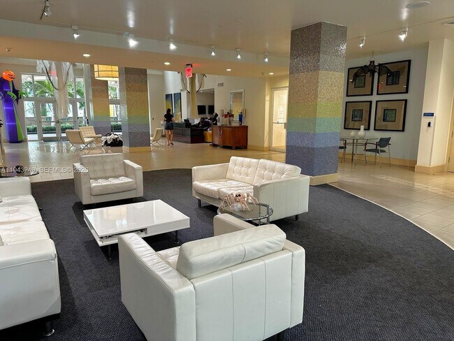 Building Photo - 2000 N Bayshore Dr