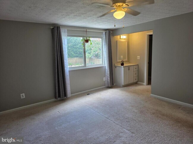 Building Photo - 12920 Framingham Ct