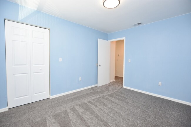 Building Photo - 3/2 Half Duplex in N. Lakeland!