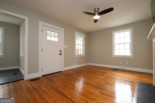 Building Photo - 114 Saynor Cir