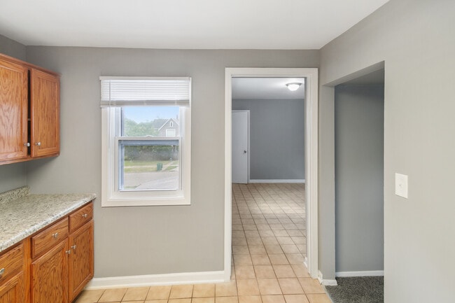 Building Photo - 621 Oneida St
