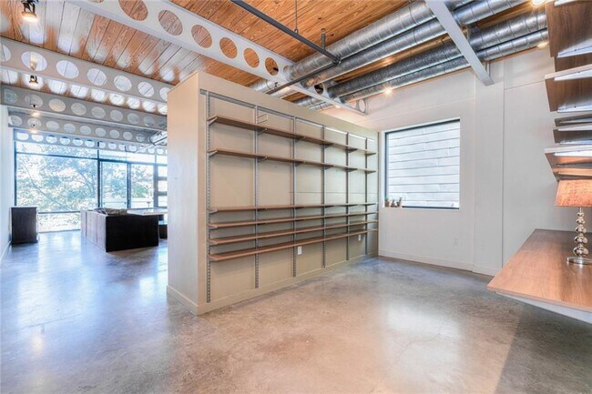 Building Photo - 1401 Eva St