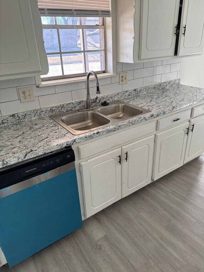 Building Photo - Edmond Home Ready for Occupancy