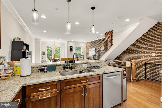 Building Photo - 1502 10th St NW