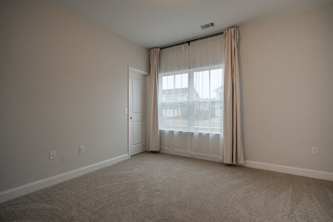 Building Photo - 106 Holland Dr