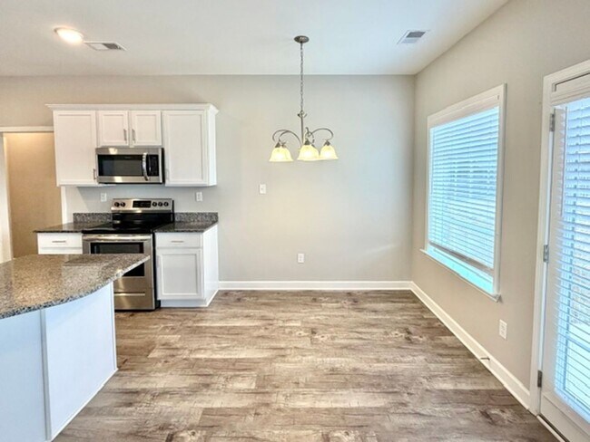 Building Photo - 5440 Lakeside Cove