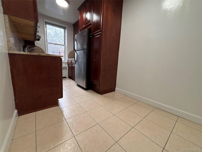 Building Photo - 50 S Middle Neck Rd