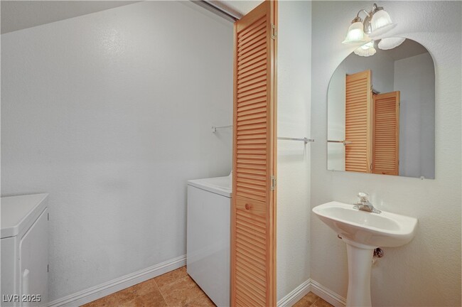 Building Photo - 8789 Villa Alex Ave