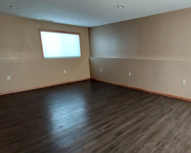 Building Photo - 1283 Blue Jay Pl