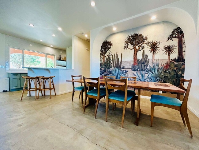 Building Photo - Gorgeous, renovated home on 2 acres in quiet neighborhood.