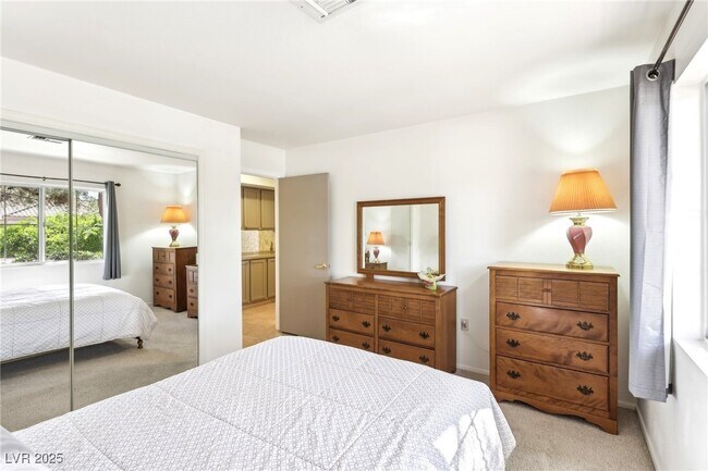 Building Photo - 3013 Sungold Dr
