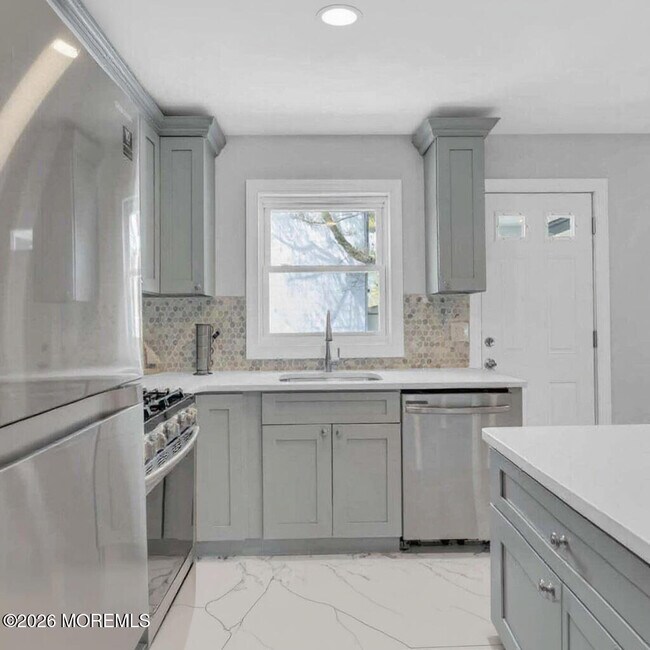 Building Photo - 1143-1145-1145 Roe Ave