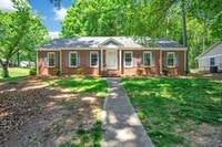Building Photo - Charming Ranch Home in Matthews
