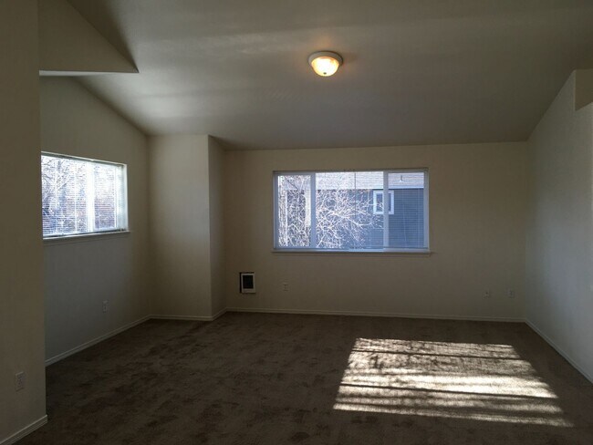Building Photo - r1813/1815/1817