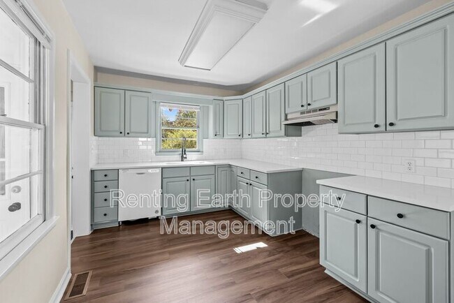 Building Photo - 2224 3rd St NW