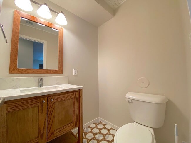 Building Photo - West El Paso 4bed/3.5bath Townhome