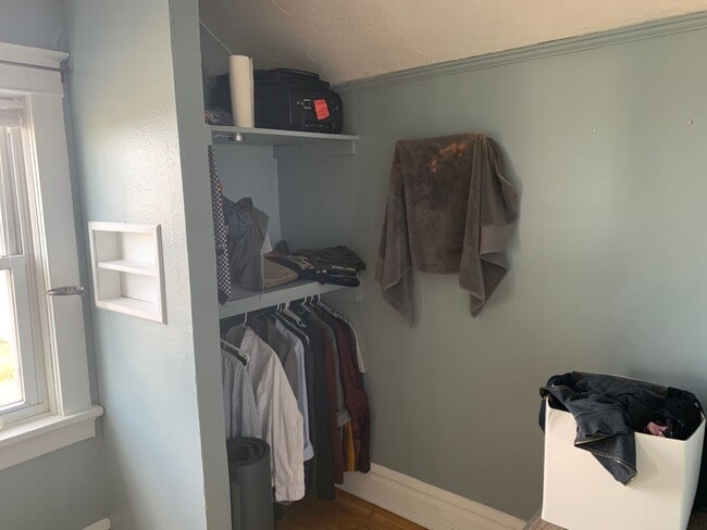 Building Photo - Duluth, MN - 3-bedroom - 2 bathroom - Sing...