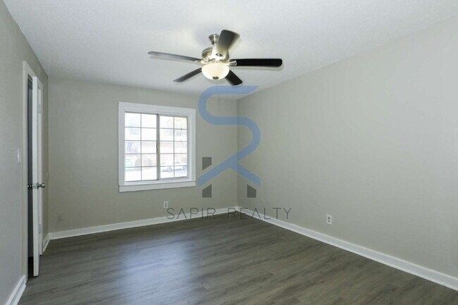Building Photo - 2055 Alison Ct SW