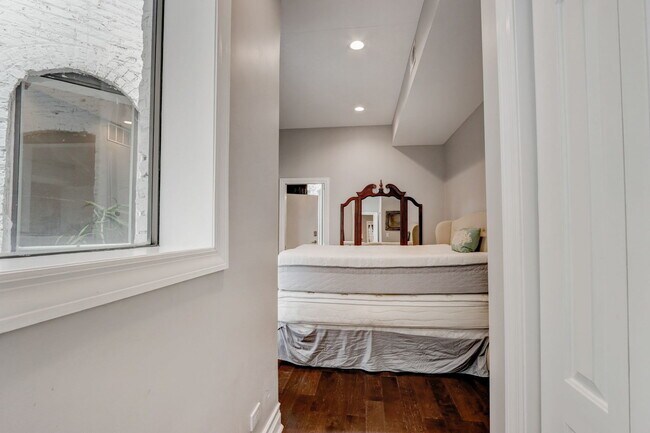 Building Photo - 22 W Ontario St