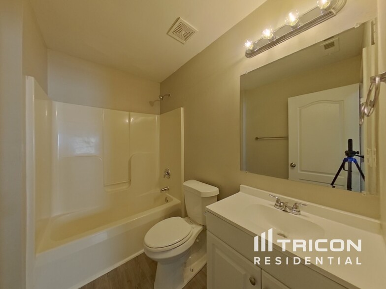Building Photo - 6706 Brachnell View Dr