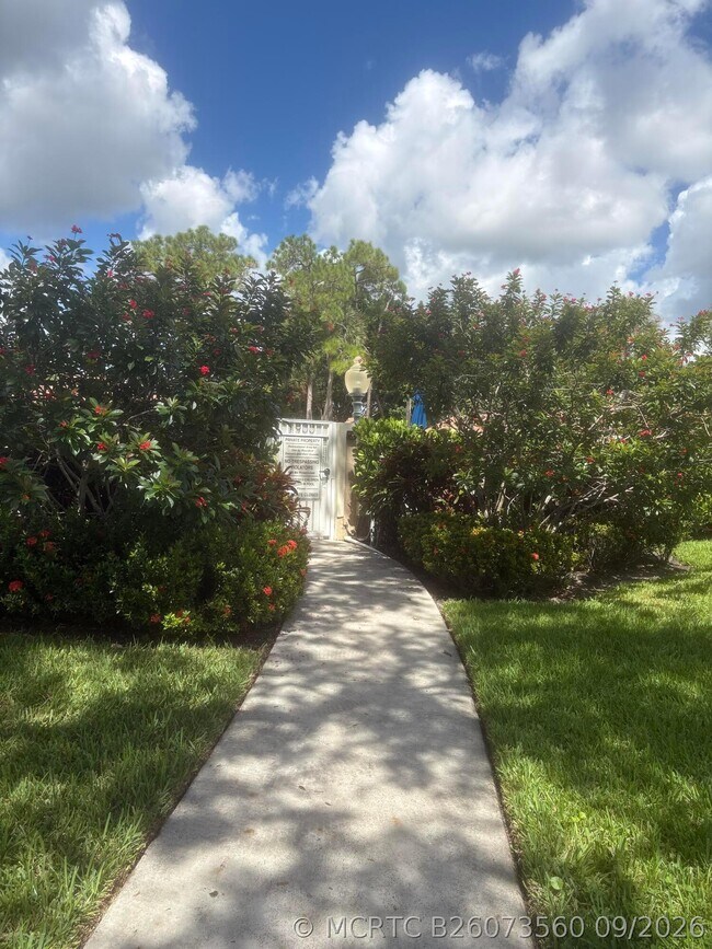Building Photo - 1604 Rosewood Way