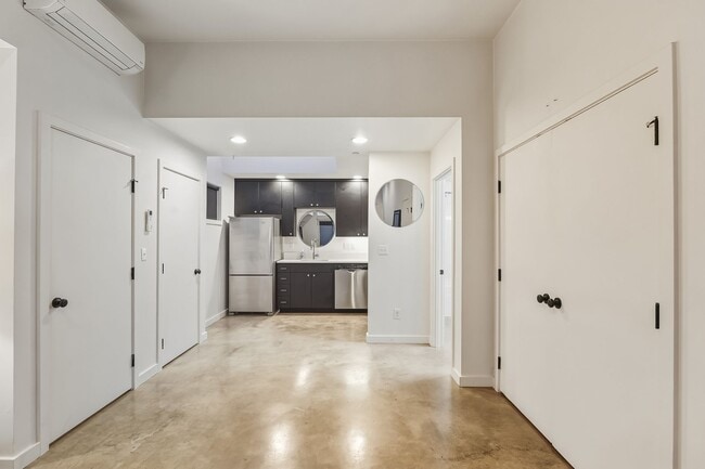 Building Photo - 18-20 N Monroe St