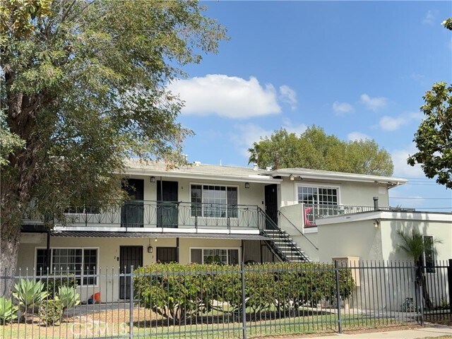 Building Photo - 2001 E Wilshire Ave